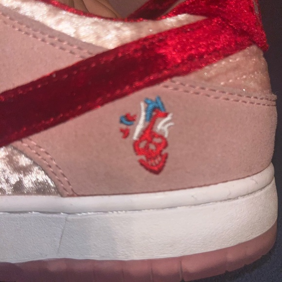 STRANGE LOVE DUNKS
